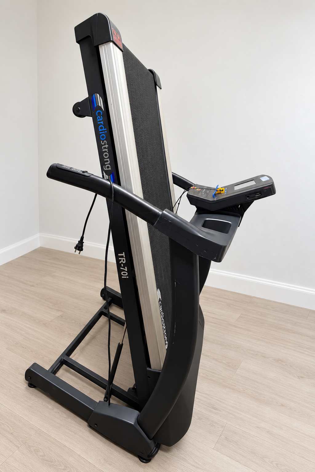 Bieżnia CardioStrong TR70i składana do domu – ekran, nachylenie